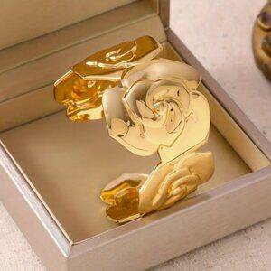Elegant 304 Stainless Steel Rose Shape Adjustable Hypoallergenic Luxury Bangle